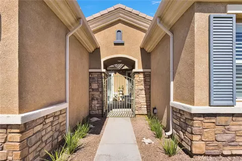 Exterior - 10927 Katepwa St, Apple Valley, CA 92308 photo 4 of 13