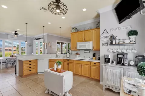 Kitchen - 10927 Katepwa St, Apple Valley, CA 92308 photo 4 of 4