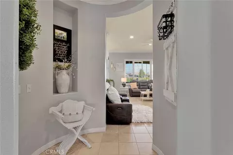 Entry Way - 10927 Katepwa St, Apple Valley, CA 92308 photo 2 of 4