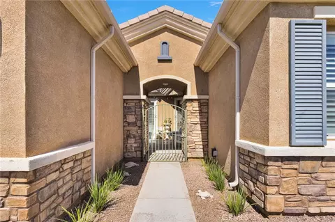 Exterior - 10927 Katepwa St, Apple Valley, CA 92308 photo 5 of 15
