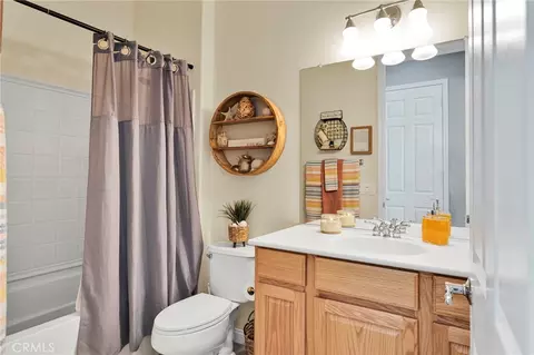 Bath - 10927 Katepwa St, Apple Valley, CA 92308 photo 3 of 4