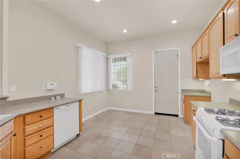 Kitchen - 10461 Bridge Hvn, Apple Valley, CA 92308 photo 1 of 5