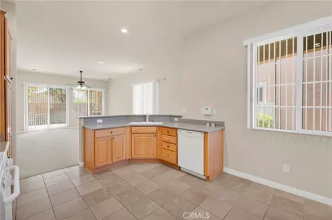 Kitchen - 10461 Bridge Hvn, Apple Valley, CA 92308 photo 5 of 5