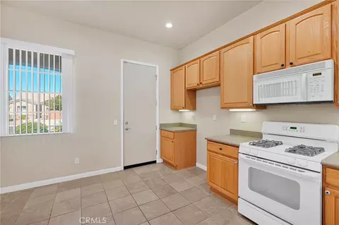 Kitchen - 10461 Bridge Hvn, Apple Valley, CA 92308 photo 2 of 5