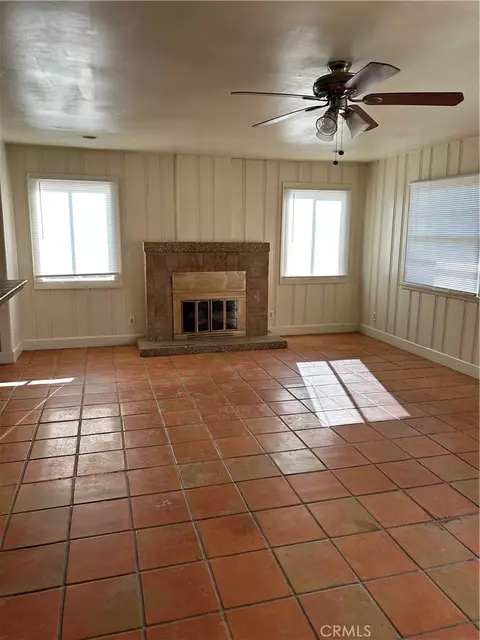 Living - 25567 Main, Barstow, CA 92311 photo 2 of 2