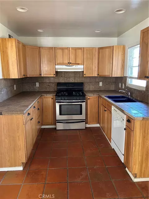 Kitchen - 25567 Main, Barstow, CA 92311 photo 1 of 2