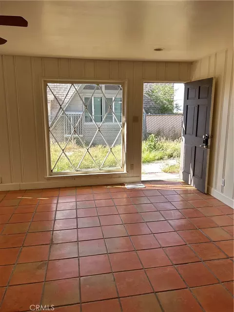 Living - 25567 Main, Barstow, CA 92311 photo 1 of 2