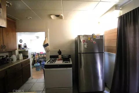 Kitchen - 33713 1st St, Daggett, CA 92327 photo 2 of 3