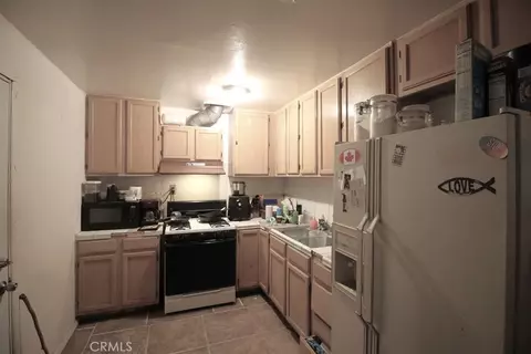 Kitchen - 33713 1st St, Daggett, CA 92327 photo 1 of 3