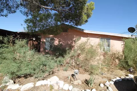 Exterior - 33713 1st St, Daggett, CA 92327 photo 4 of 13