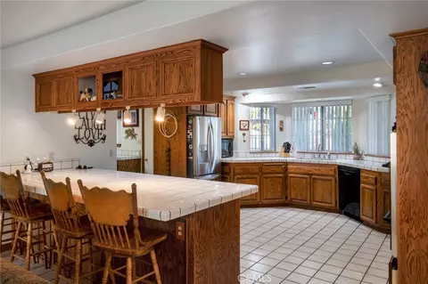 Kitchen - 11631 Whitehaven, Oak Hills, CA 92344 photo 2 of 6