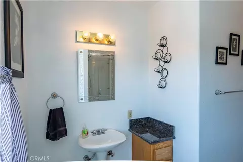 Bath - 11631 Whitehaven, Oak Hills, CA 92344 photo 7 of 8