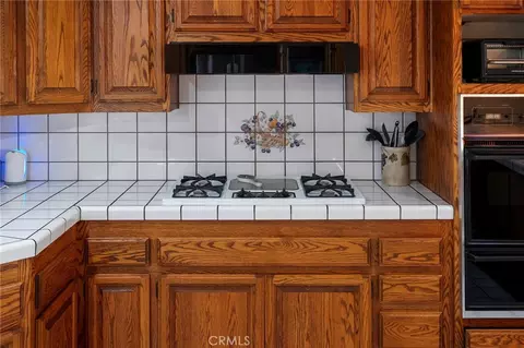 Kitchen - 11631 Whitehaven, Oak Hills, CA 92344 photo 5 of 7