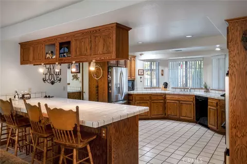 Kitchen - 11631 Whitehaven, Oak Hills, CA 92344 photo 2 of 7
