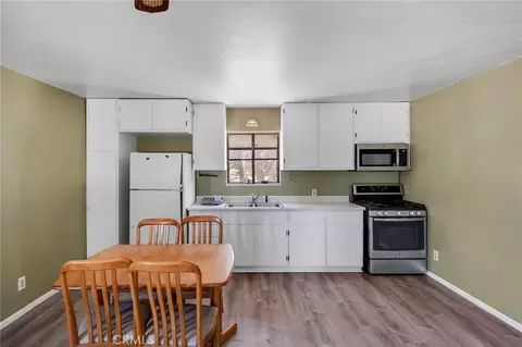 Kitchen - 11631 Whitehaven, Oak Hills, CA 92344 photo 7 of 7