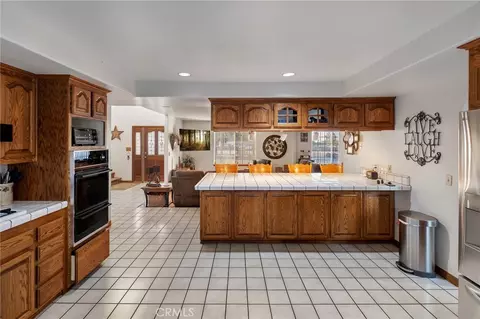 Kitchen - 11631 Whitehaven, Oak Hills, CA 92344 photo 6 of 6