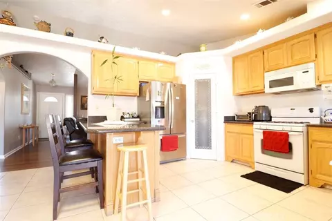 Kitchen - 17831 Pitache St, Hesperia, CA 92345 photo 4 of 4