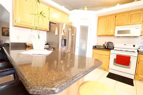 Kitchen - 17831 Pitache St, Hesperia, CA 92345 photo 2 of 4