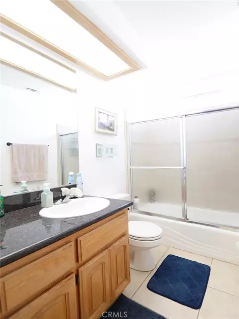 Bath - 17831 Pitache St, Hesperia, CA 92345 photo 1 of 4
