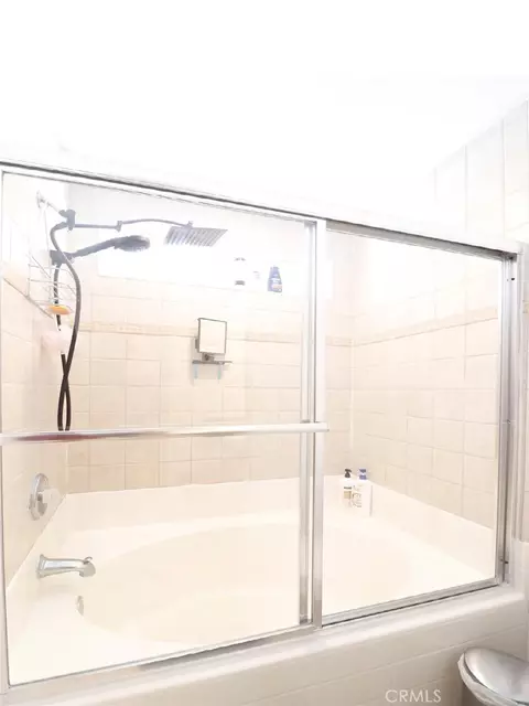 Bath - 17831 Pitache St, Hesperia, CA 92345 photo 3 of 4