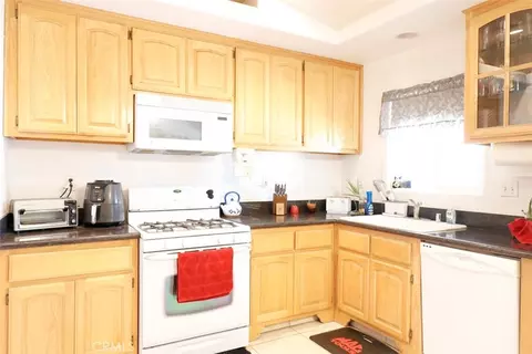 Kitchen - 17831 Pitache St, Hesperia, CA 92345 photo 1 of 4