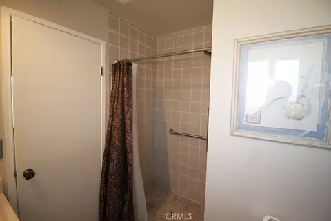 Bath - 28 Barcelona Ct, Barstow, CA 92311 photo 4 of 5