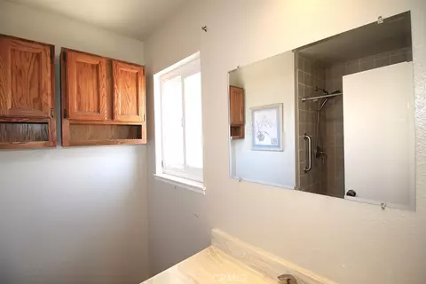 Bath - 28 Barcelona Ct, Barstow, CA 92311 photo 3 of 5