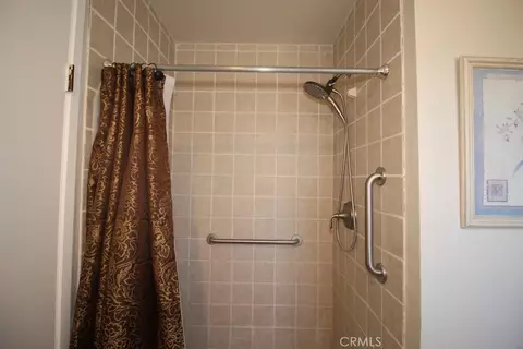 Bath - 28 Barcelona Ct, Barstow, CA 92311 photo 5 of 5