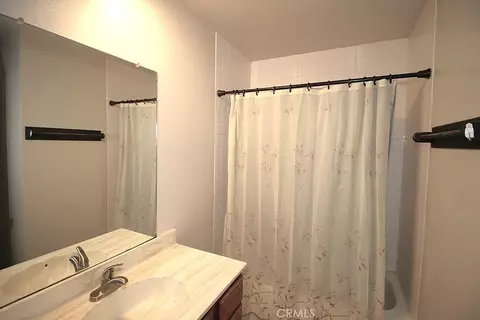 Bath - 28 Barcelona Ct, Barstow, CA 92311 photo 2 of 5