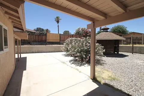 Exterior - 28 Barcelona Ct, Barstow, CA 92311 photo 3 of 8