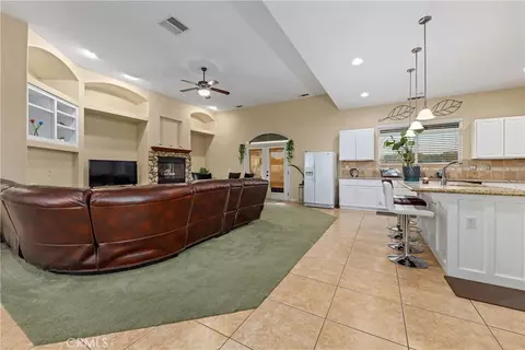 Living - 12771 Cedar, Hesperia, CA 92344 photo 1 of 2