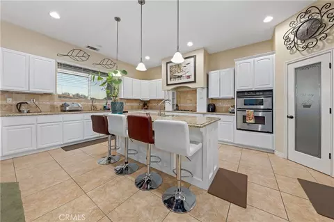 Kitchen - 12771 Cedar, Hesperia, CA 92344 photo 3 of 3