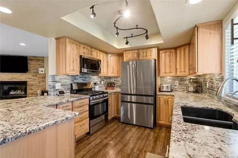Kitchen - 21671 Standing Rock, Apple Valley, CA 92307 photo 2 of 4