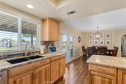 Kitchen - 21671 Standing Rock, Apple Valley, CA 92307 photo 4 of 4