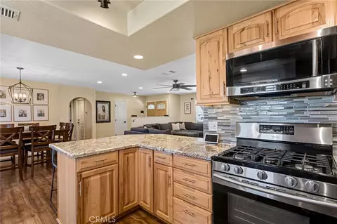 Kitchen - 21671 Standing Rock, Apple Valley, CA 92307 photo 3 of 4