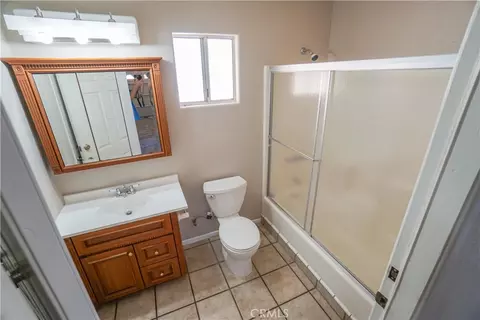 Bath - 18633 Kamana, Apple Valley, CA 92307 photo 3 of 5