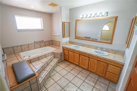 Bath - 18633 Kamana, Apple Valley, CA 92307 photo 1 of 5