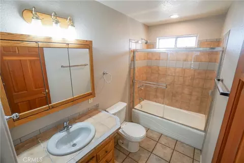 Bath - 18633 Kamana, Apple Valley, CA 92307 photo 4 of 5