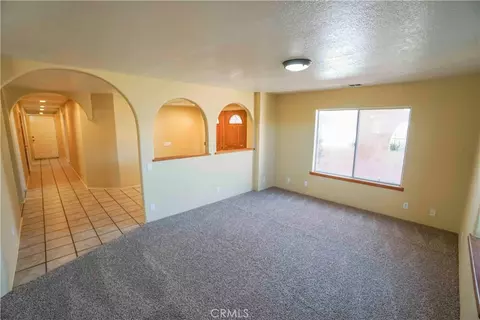 Living - 18633 Kamana, Apple Valley, CA 92307 photo 2 of 9