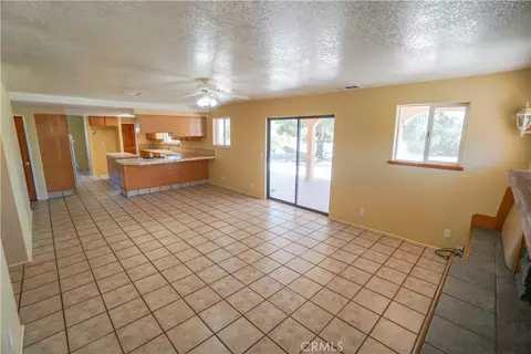 Living - 18633 Kamana, Apple Valley, CA 92307 photo 6 of 9
