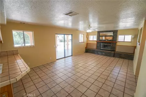 Living - 18633 Kamana, Apple Valley, CA 92307 photo 4 of 9