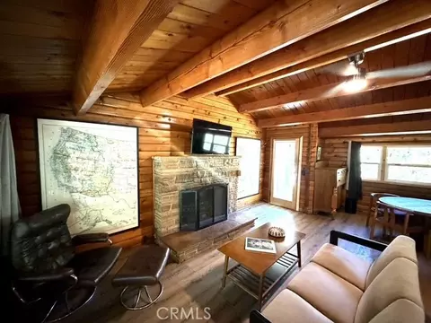 Living - 531 Mountain Vw, Wrightwood, CA 92397 photo 2 of 6
