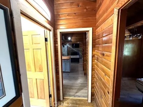 Entry Way - 531 Mountain Vw, Wrightwood, CA 92397 photo 1 of 1