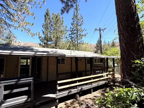 Exterior - 531 Mountain Vw, Wrightwood, CA 92397 photo 2 of 4