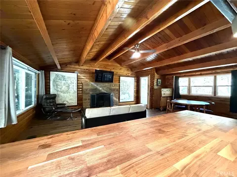 Living - 531 Mountain Vw, Wrightwood, CA 92397 photo 3 of 6