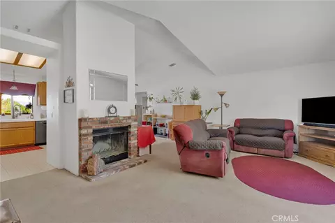 Living - 19147 Yucca St, Hesperia, CA 92345 photo 1 of 2