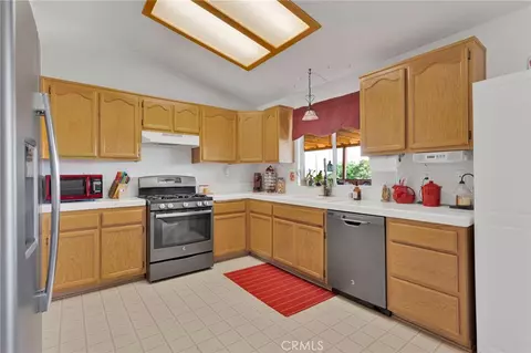 Kitchen - 19147 Yucca St, Hesperia, CA 92345 photo 1 of 4