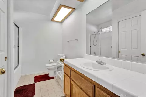 Bath - 19147 Yucca St, Hesperia, CA 92345 photo 1 of 2