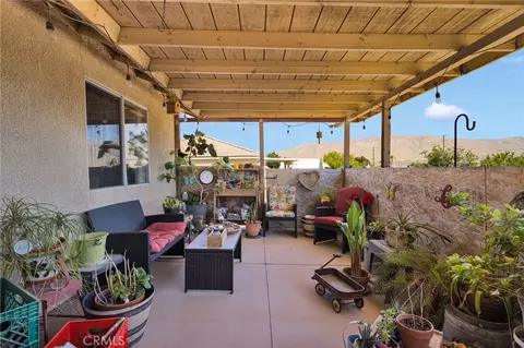 Exterior - 19147 Yucca St, Hesperia, CA 92345 photo 2 of 8
