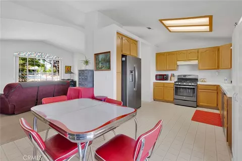 Kitchen - 19147 Yucca St, Hesperia, CA 92345 photo 2 of 4